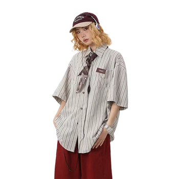 Πουκάμισο με ριγέ από ice silk, κοντά μανίκια, unisex χαλαρή γραμμή, νεανικό casual, ελαφρύ και με ρέουσο ύφος