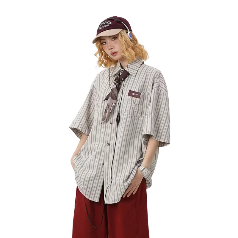 Πουκάμισο με ριγέ από ice silk, κοντά μανίκια, unisex χαλαρή γραμμή, νεανικό casual, ελαφρύ και με ρέουσο ύφος