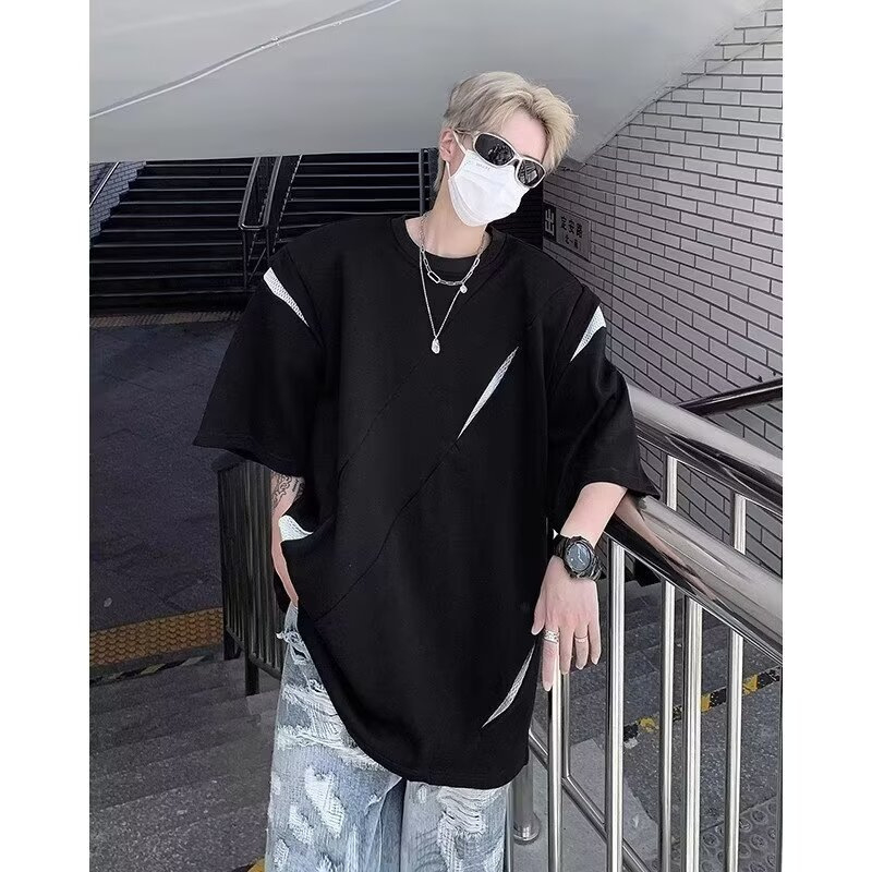 Αντρική Μπλούζα T‑Shirt με επένδυση ώμων, premium νήσι στιλ, αποσυναρμολογημένος διαχωρισμένος σχεδιασμός, κοντό μανίκι, μικρός γιακάς, σύγχρονο αμερικανικό streetwear