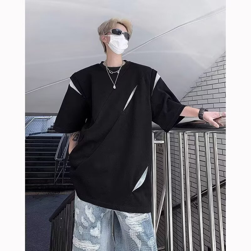 Αντρική Μπλούζα T‑Shirt με επένδυση ώμων, premium νήσι στιλ, αποσυναρμολογημένος διαχωρισμένος σχεδιασμός, κοντό μανίκι, μικρός γιακάς, σύγχρονο αμερικανικό streetwear