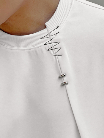 Ανδρικό T‑shirt σε αμερικανικό στυλ, με ενισχυμένους ώμους, κοντό μανίκι, στρογγυλός λαιμός, χαλαρή γραμμή, patchwork πάνελ, καλοκαίρι 2026