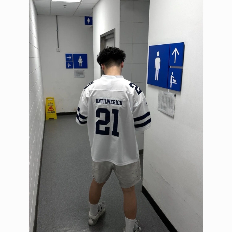 Ανδρικό καλοκαιρινό χαλαρό T‑shirt με εκτύπωση πόλης – στρογγυλός λαιμός, κοντά μανίκια