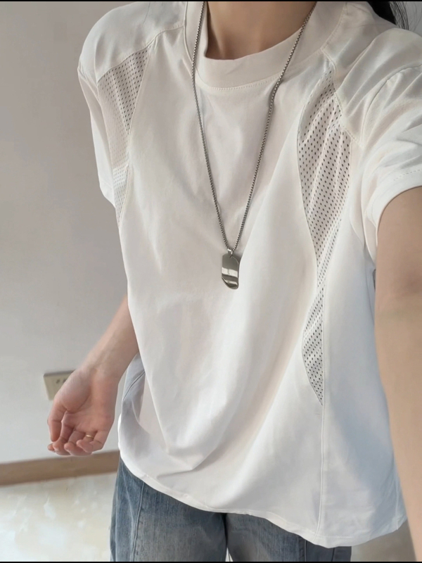 Άσπρο αντρικό T‑shirt κοντομάνικο από ice silk, γρήγορο στέγνωμα, διάτρητη πλέξη και patchwork ραφές, δροσερό καλοκαιρινό αθλητικό
