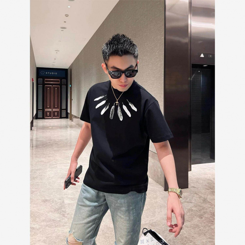 Μινιμαλιστικό T‑shirt με εκτύπωση φτερού για ζευγάρι, κοντό μανίκι, υψηλής ποιότητας.