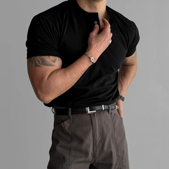 Μαύρο ανδρικό polo με Henley λαιμό, κοντά μανίκια, κομψή καθημερινή επιλογή
