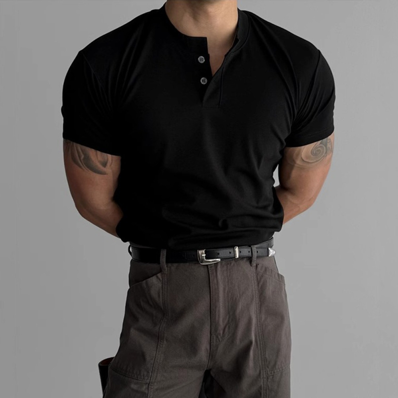 Μαύρο ανδρικό polo με Henley λαιμό, κοντά μανίκια, κομψή καθημερινή επιλογή