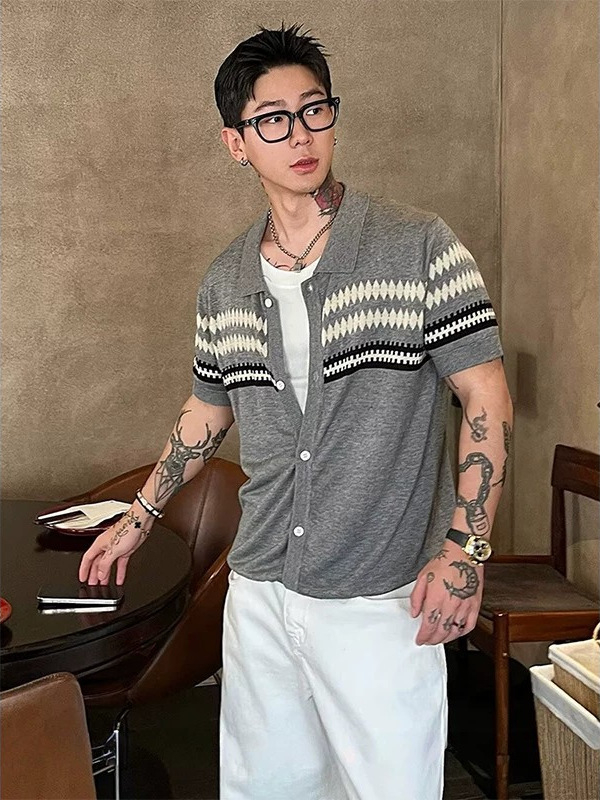 Ανδρικό πλεκτό polo με Fair Isle jacquard, κοντό μανίκι, αργκάιλ σχέδιο, ρετρό αμερικανικό καλοκαιρινό στυλ.