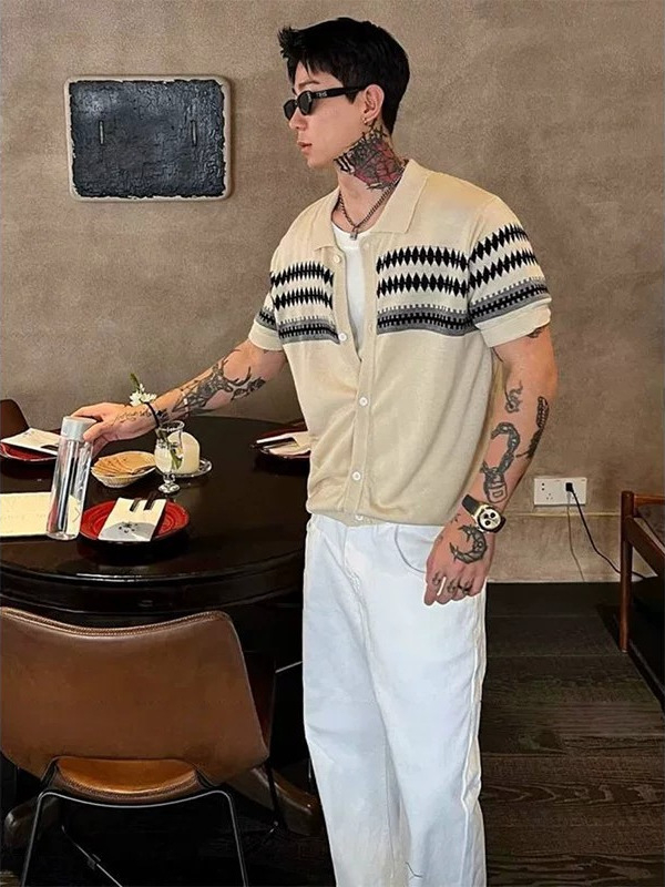 Ανδρικό πλεκτό polo με Fair Isle jacquard, κοντό μανίκι, αργκάιλ σχέδιο, ρετρό αμερικανικό καλοκαιρινό στυλ.