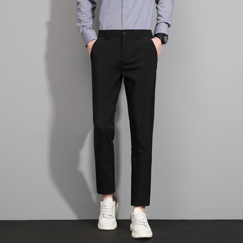 Ανδρικά παντελόνια με drape εφέ, fleece επένδυση και παχιά, ίσια/ελαφρώς χαλαρή γραμμή, μαύρα, μήκος μέχρι τον αστράγαλο, χειμώνας 2025