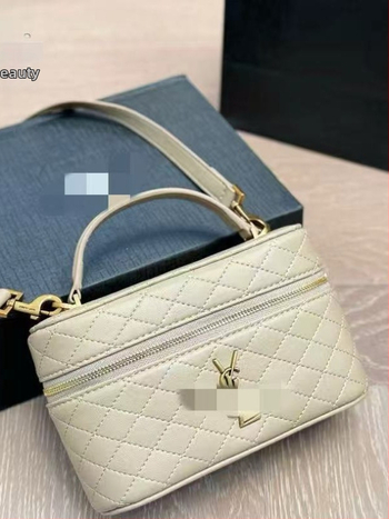 Malá crossbody kabelka z pravej kože s textúrovanou textúrou, vintage dizajn