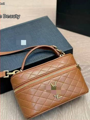 Malá crossbody kabelka z pravej kože s textúrovanou textúrou, vintage dizajn