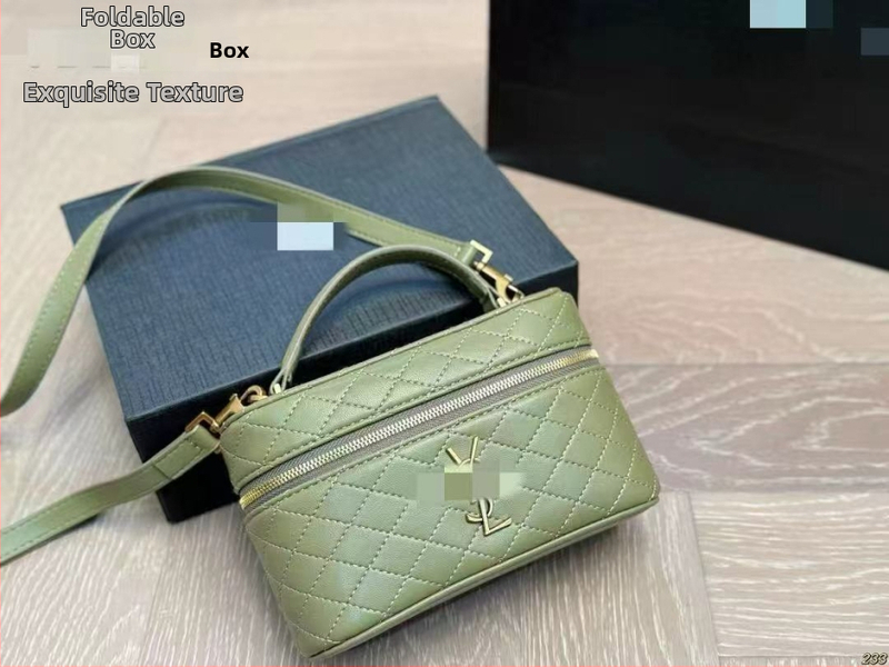 Malá crossbody kabelka z pravej kože s textúrovanou textúrou, vintage dizajn