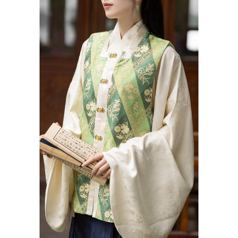 Σετ Hanfu τριών τεμαχίων Ming στυλ με χρυσή Jacquard ρόμπα με μανίκια τύπου πι-πα και φούστα με προφίλ αλόγου