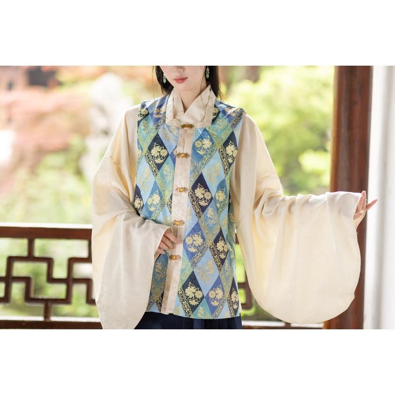 Σετ Hanfu τριών τεμαχίων Ming στυλ με χρυσή Jacquard ρόμπα με μανίκια τύπου πι-πα και φούστα με προφίλ αλόγου