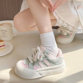 Γυναικείες καμβά sneakers με παχιά σόλα, λευκά, casual στυλ, άνοιξη 2026