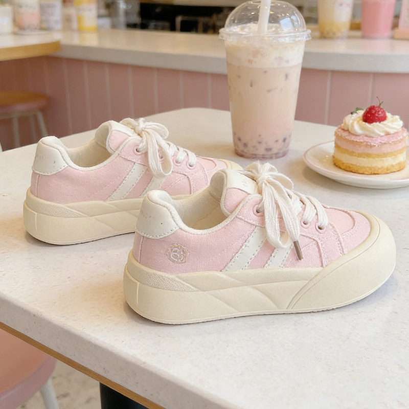 Γυναικείες καμβά sneakers με παχιά σόλα, λευκά, casual στυλ, άνοιξη 2026