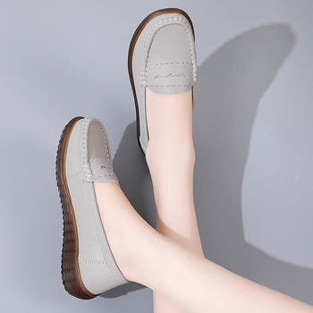 Γυναικείες λευκές δερμάτινες slip-on μοκασίνες με διατρήσεις, άνετες καλοκαιρινές με μαλακή σόλα