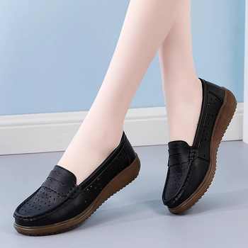 Γυναικείες λευκές δερμάτινες slip-on μοκασίνες με διατρήσεις, άνετες καλοκαιρινές με μαλακή σόλα