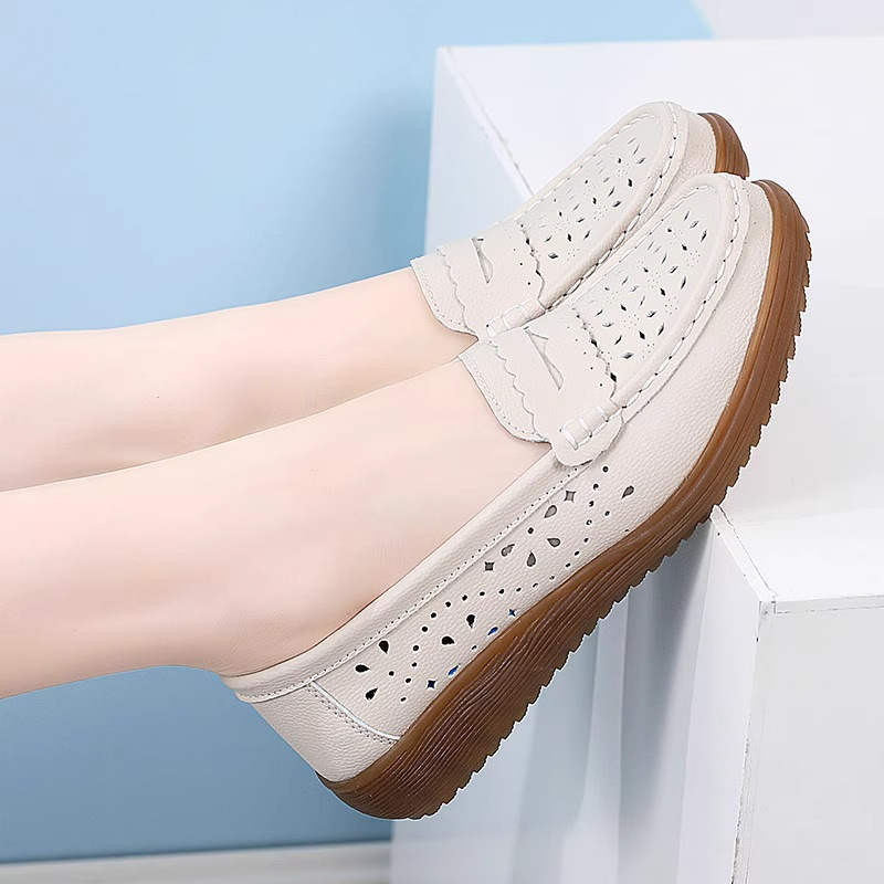 Γυναικείες λευκές δερμάτινες slip-on μοκασίνες με διατρήσεις, άνετες καλοκαιρινές με μαλακή σόλα