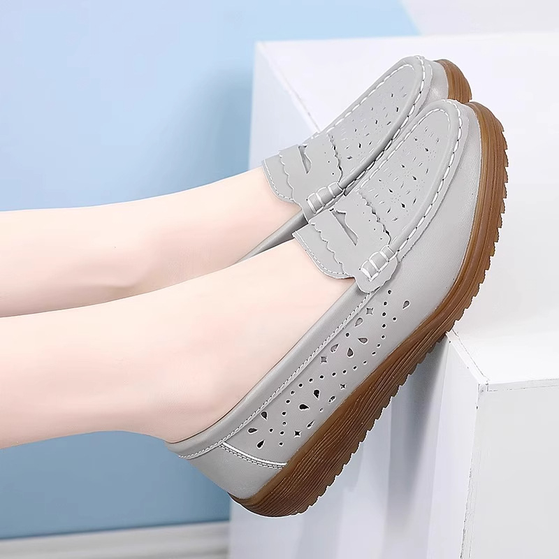 Γυναικείες λευκές δερμάτινες slip-on μοκασίνες με διατρήσεις, άνετες καλοκαιρινές με μαλακή σόλα