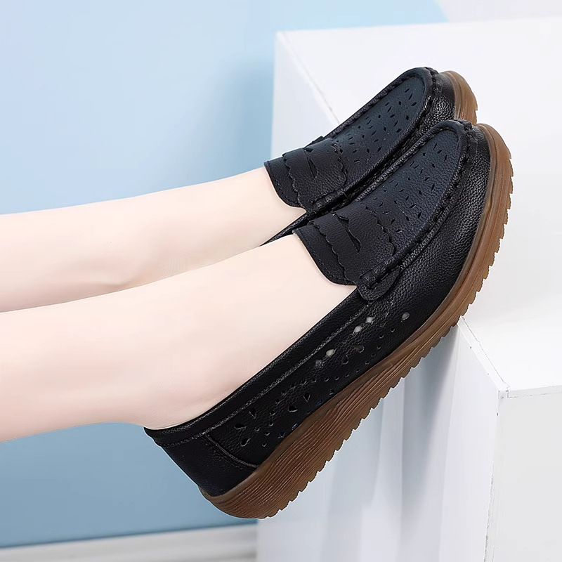 Γυναικείες λευκές δερμάτινες slip-on μοκασίνες με διατρήσεις, άνετες καλοκαιρινές με μαλακή σόλα