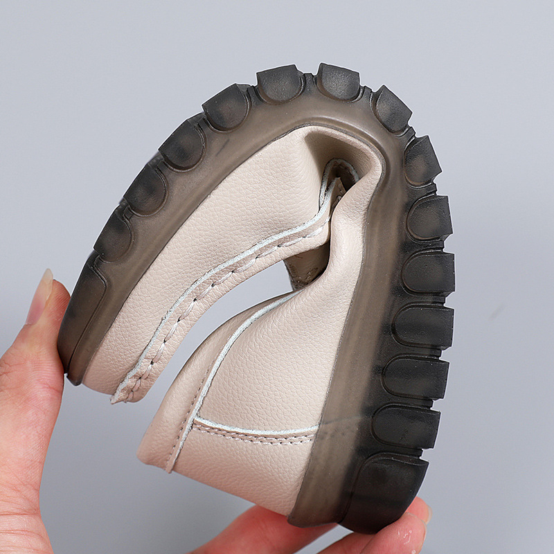 Γυναικείες slip-on loafers με μαλακή αντιολισθητική σόλα και επάνω μέρος από συνθετικό δέρμα; άνετες καθημερινές παπούτσια για φθινόπωρο.