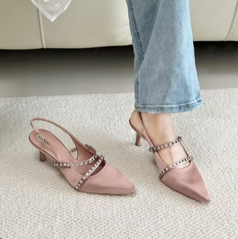 Beautiful Feet σατέν σανδάλια με μυτερό μπροστινό μέρος και πίσω ιμάντα, στρας, γαλλικό στυλ, λεπτός τακούνι 6–8 εκ