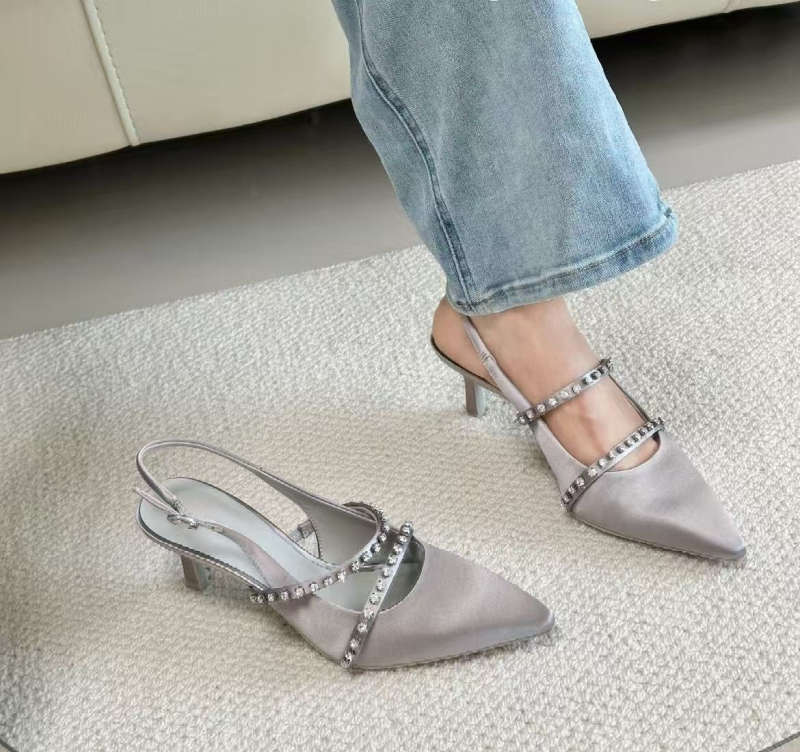 Beautiful Feet σατέν σανδάλια με μυτερό μπροστινό μέρος και πίσω ιμάντα, στρας, γαλλικό στυλ, λεπτός τακούνι 6–8 εκ