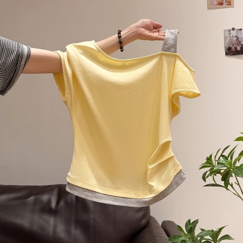 Γυναικείο κοντομάνικο T‑shirt με ασύμμετρο ντεκολτέ και σχέδιο σύνδεσης δύο μερών, καλοκαίρι 2026, στενή γραμμή