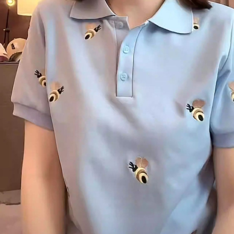 Γυναικεία T‑shirt με κέντημα μελισσών και γιακά τύπου lapel, κοντό μανίκι, ελεύθερη γραμμή, καλοκαίρι 2025