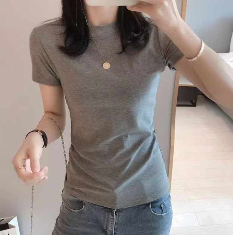 Γυναικεία λευκή κοντομάνικη T‑shirt, εφαρμοστή γραμμή, στρογγυλός λαιμόκοψη, καλοκαίρι 2025