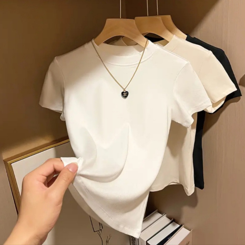 Γυναικεία λευκή κοντομάνικη T‑shirt, εφαρμοστή γραμμή, στρογγυλός λαιμόκοψη, καλοκαίρι 2025
