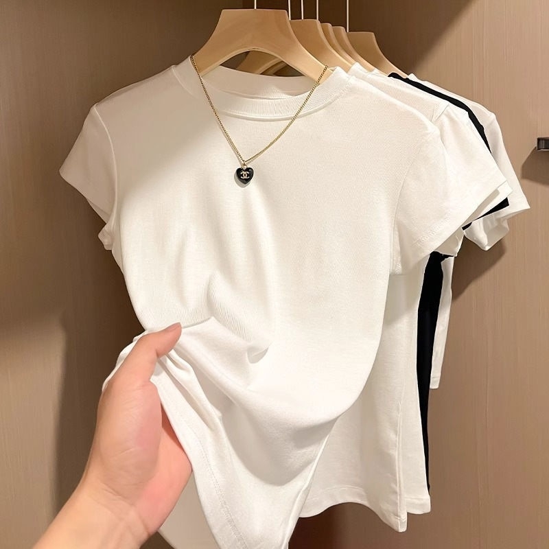 Γυναικεία λευκή κοντομάνικη T‑shirt, εφαρμοστή γραμμή, στρογγυλός λαιμόκοψη, καλοκαίρι 2025