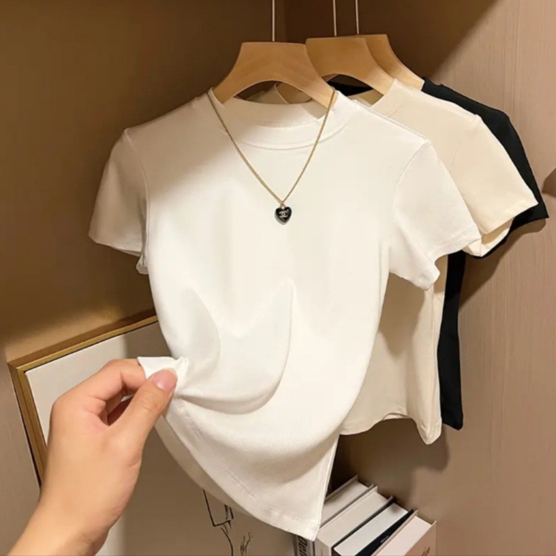 Γυναικεία λευκή κοντομάνικη T‑shirt, εφαρμοστή γραμμή, στρογγυλός λαιμόκοψη, καλοκαίρι 2025