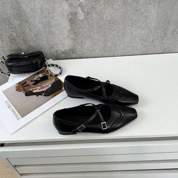2026 Καφέ loafers με διασταυρούμενο λουρί και brogue λεπτομερείς, Mary Jane, τετράγωνη μύτη, χαμηλό άνοιγμα, κομψά και ευέλικτα