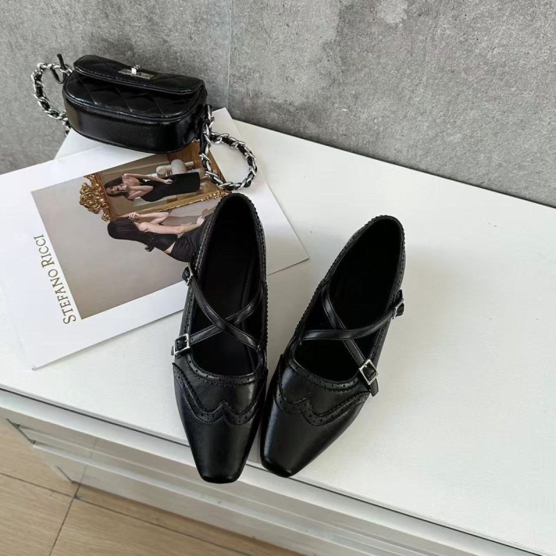 2026 Καφέ loafers με διασταυρούμενο λουρί και brogue λεπτομερείς, Mary Jane, τετράγωνη μύτη, χαμηλό άνοιγμα, κομψά και ευέλικτα