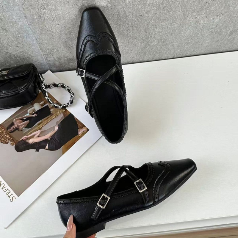 2026 Καφέ loafers με διασταυρούμενο λουρί και brogue λεπτομερείς, Mary Jane, τετράγωνη μύτη, χαμηλό άνοιγμα, κομψά και ευέλικτα