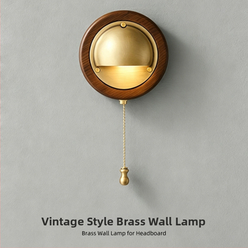 Celomedená vintage nástenná lampa z bieleho voskovaného dreva, francúzsky antický štýl, do pracovne, chodby alebo jedálne