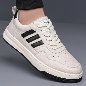 Ανδρικά sneakers από δέρμα πρώτης στρώσης, αναπνεύσιμα λευκά casual παπούτσια για την άνοιξη, με μαλακή σόλα