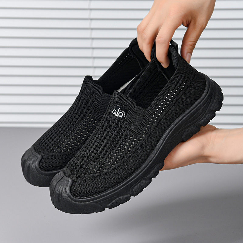 Férfiaknak készült, szellős hálós felsővel, slip-on kivitel, puha talpú, csúszásmentes