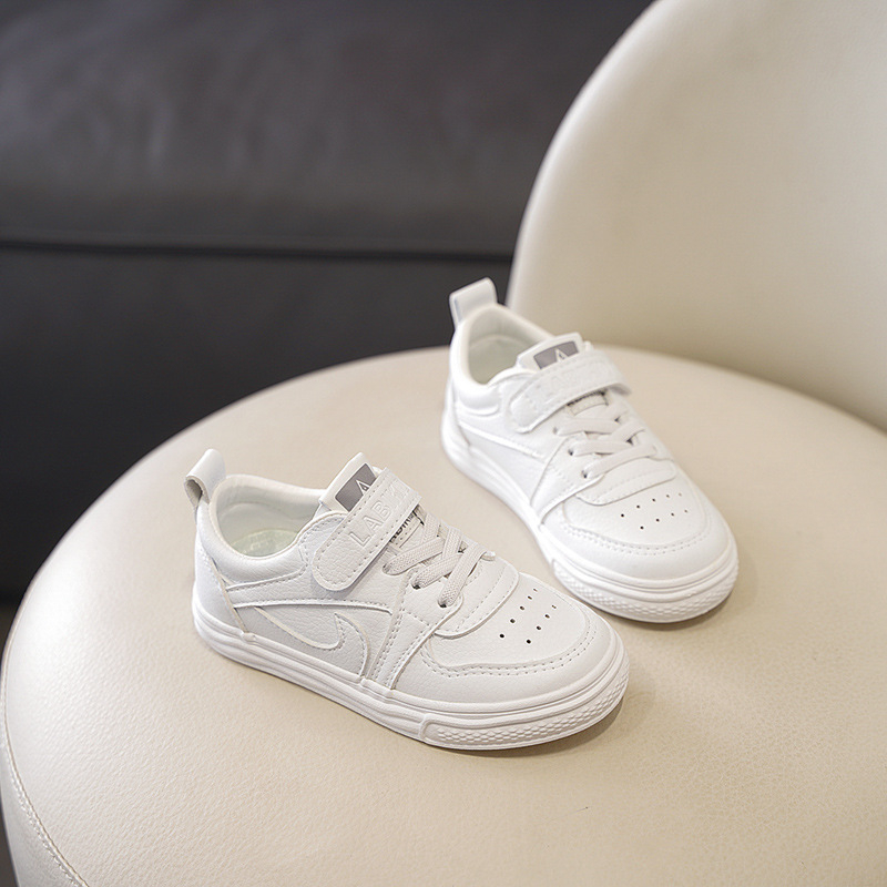 Adidași albi pentru copii din microfibră, cu Velcro, talpă moale, respirabili, versatili pentru școală și purtare zilnică