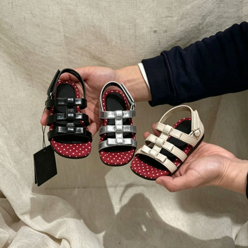 Παιδικά σανδάλια για κοριτσάκια με Velcro — καλοκαιρινά ρωμαϊκού στυλ, με ανοιχτό δάχτυλο, παραθαλάσσια σανδάλια με πουά και χρωματικά μπλοκ, μαλακά και άνετα