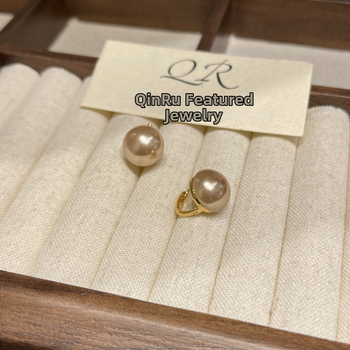 Francúzske vintage korálkové náušnice v šampansko-zlatej farbe, elegantné a štýlové minimalistické perlové puzety pre ženy