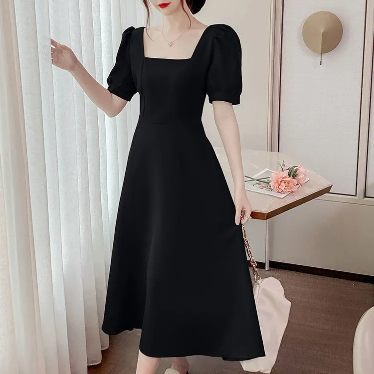 Plus-size καλοκαιρινό φόρεμα σε στιλ Χεμπέρν, φουσκωτά μανίκια, τετράγωνο ντεκολτέ, στημένη ζώνη στη μέση, κομψό μήκος πάνω από το γόνατο