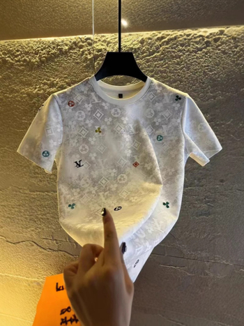 Ανδρικό T‑shirt loose-fit με φλοράλ εκτύπωση σε ανάλαφρο ύφασμα ice-silk, καλοκαίρι