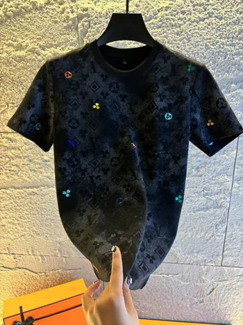Ανδρικό T‑shirt loose-fit με φλοράλ εκτύπωση σε ανάλαφρο ύφασμα ice-silk, καλοκαίρι