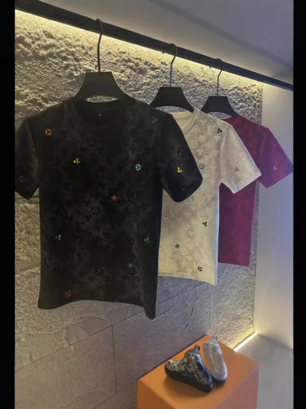 Ανδρικό T‑shirt loose-fit με φλοράλ εκτύπωση σε ανάλαφρο ύφασμα ice-silk, καλοκαίρι