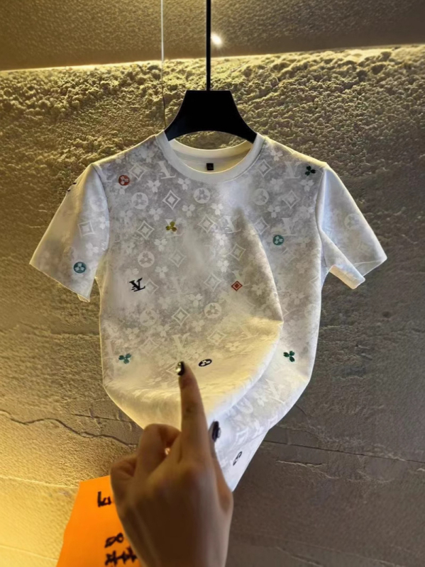 Ανδρικό T‑shirt loose-fit με φλοράλ εκτύπωση σε ανάλαφρο ύφασμα ice-silk, καλοκαίρι