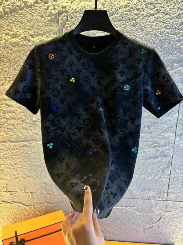 Ανδρικό T‑shirt loose-fit με φλοράλ εκτύπωση σε ανάλαφρο ύφασμα ice-silk, καλοκαίρι