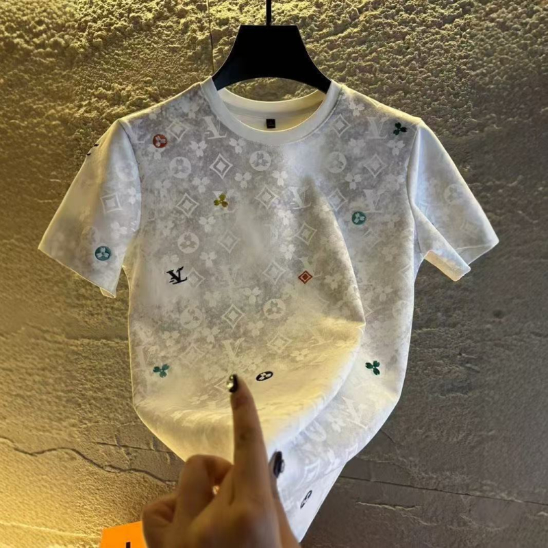 Ανδρικό T‑shirt loose-fit με φλοράλ εκτύπωση σε ανάλαφρο ύφασμα ice-silk, καλοκαίρι
